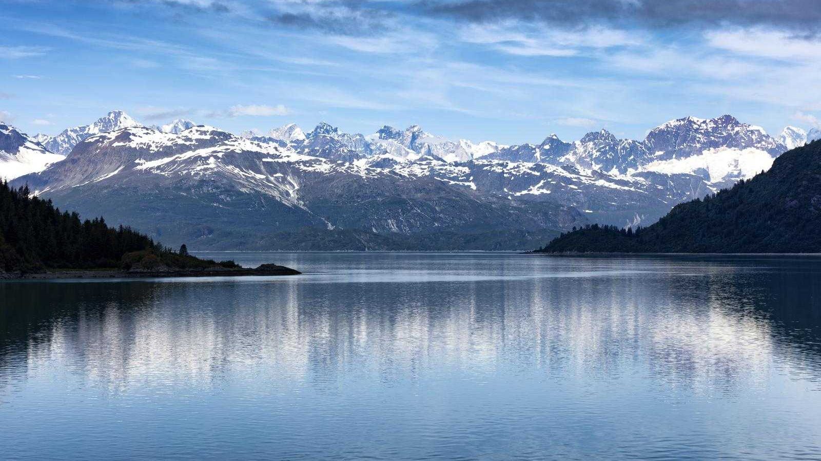 35805282_wide-view-of-alaska-glacier-bay-landscape-during-late-summer-1.jpg